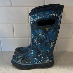 Bogs Kids' Navy and Green Camo Boots